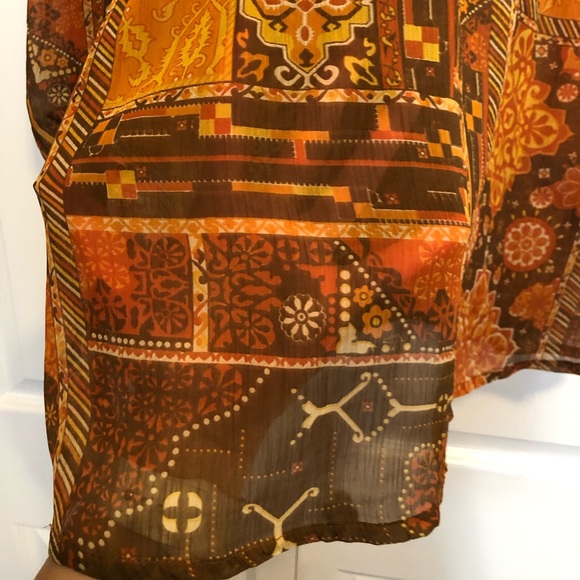 Pretty Shear Patterned Blouse - Picture 5 of 6